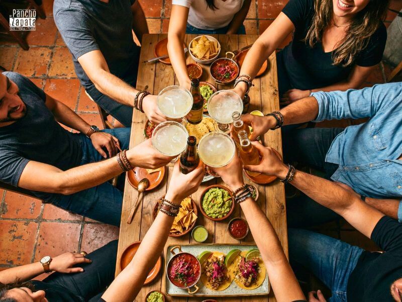 Parrillada de carne y tacos mexicanos para cenas de navidad