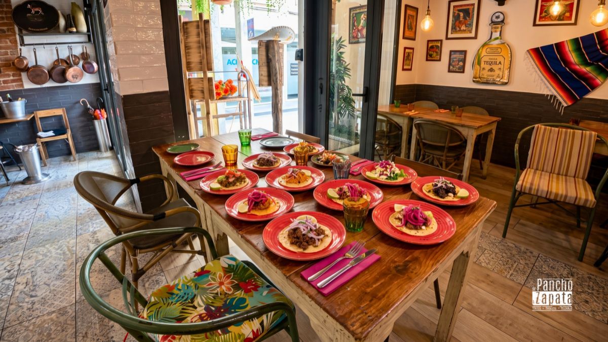 Tacos mexicanos recién hechos en terraza de Torrelodones tras el verano
